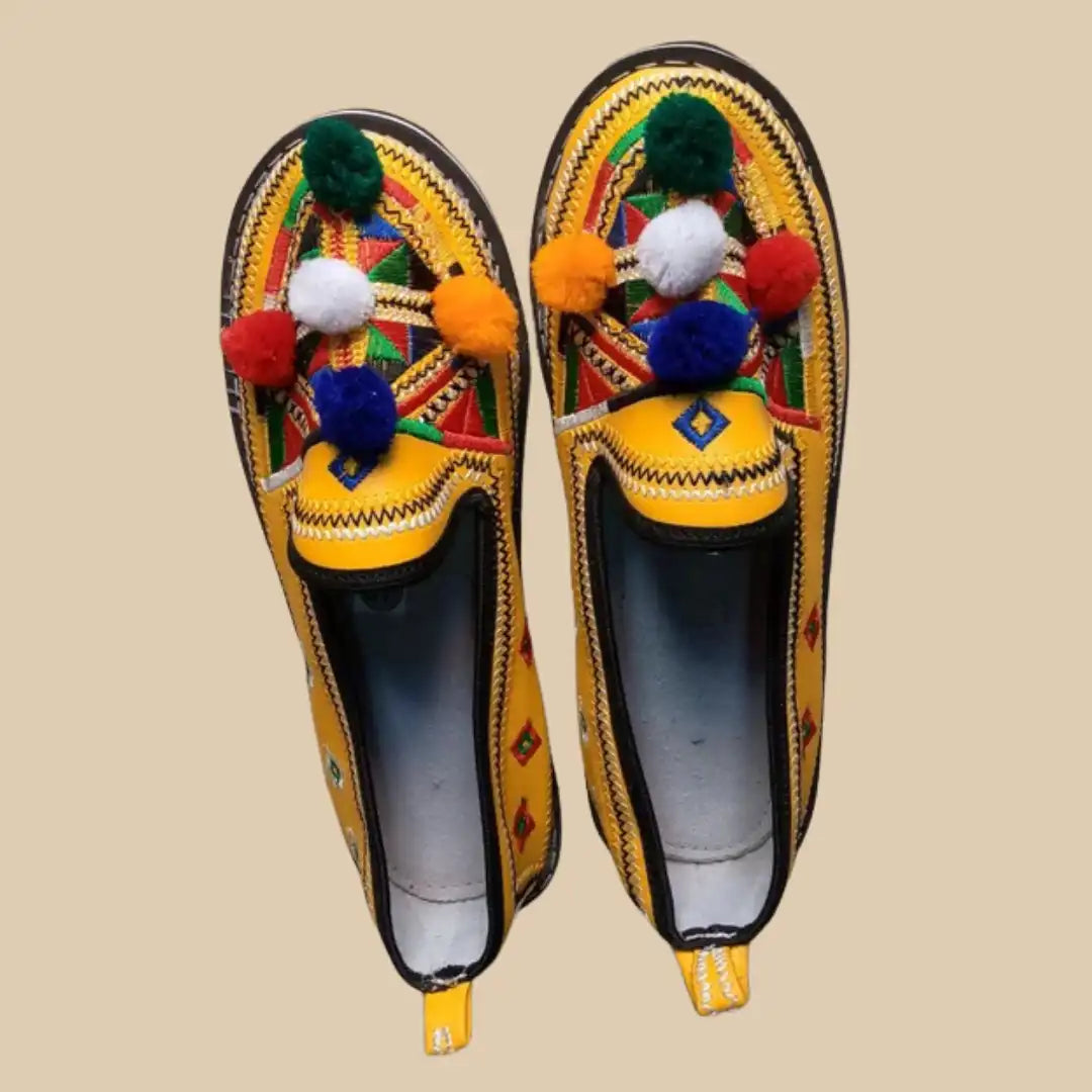 amazighshoecraft™ – Babouche en mosaïque vibrante